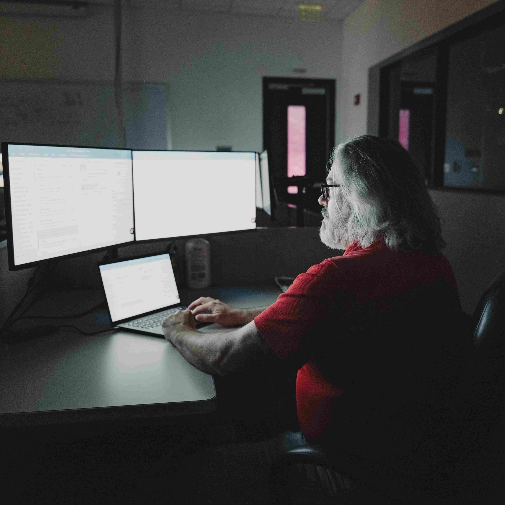 A Clear Winds managed services team member at a help desk.
