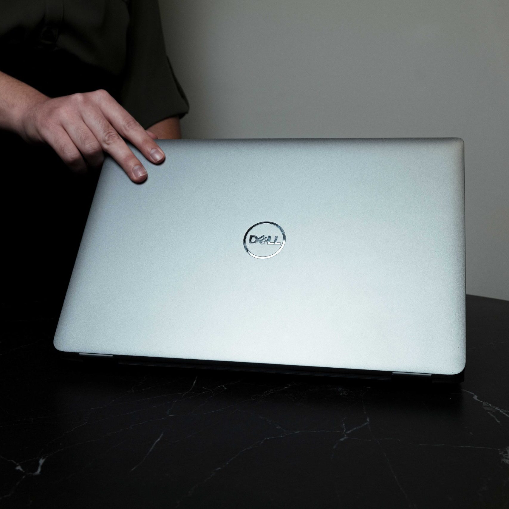 A Clear Winds employee with a Dlel laptop.