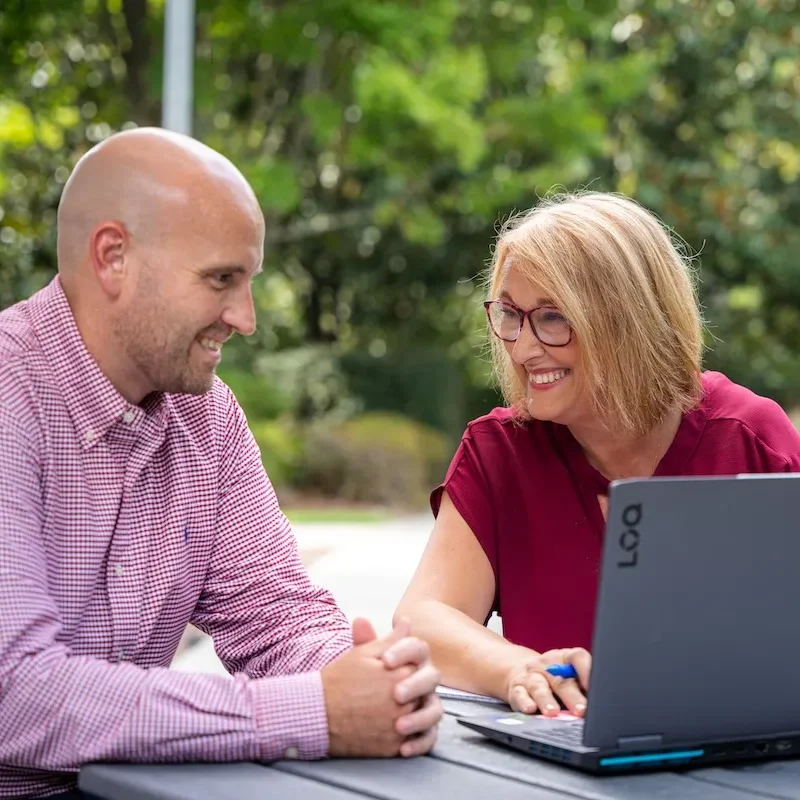 Members of the Clear Winds managed IT services in Knoxville team in a meeting.