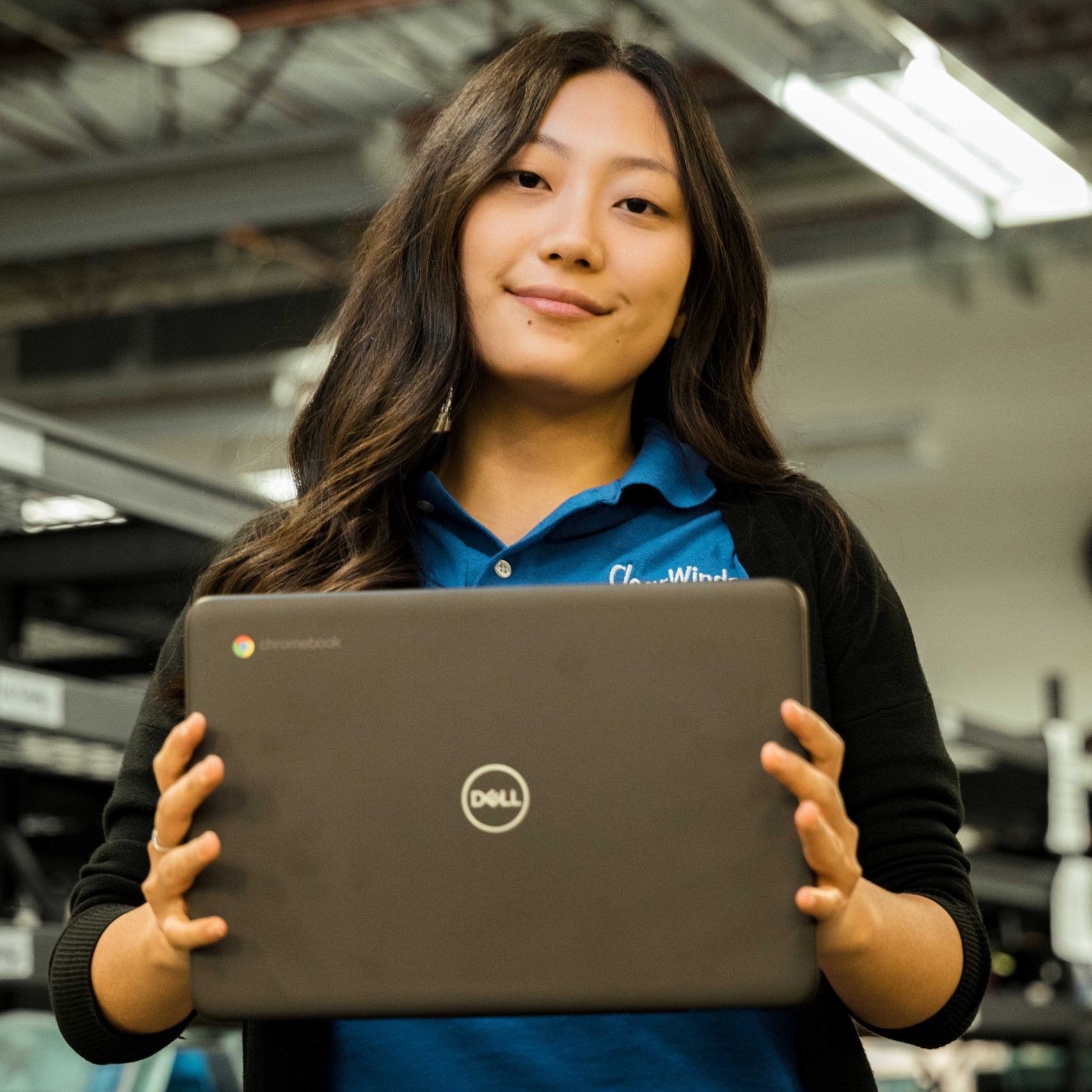 A member of the Clear Winds repair team, a team that offers professional IT projects.