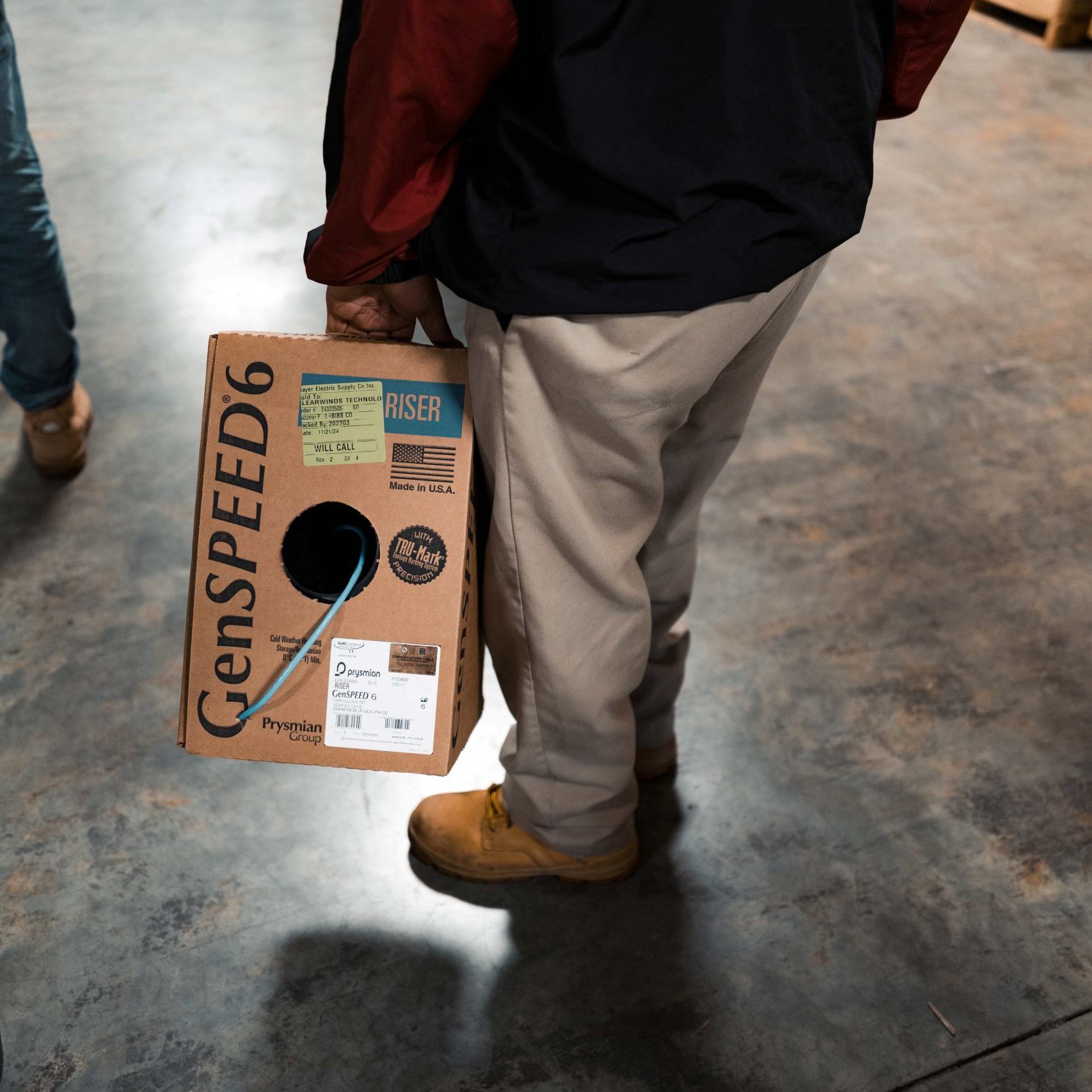A Clear Winds cabling team member holding cable.